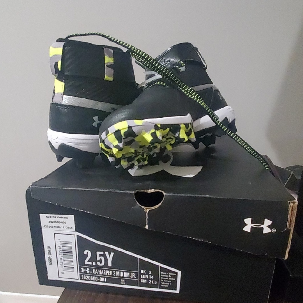 Brand new - Kids US Harper 3 mid CLEATS